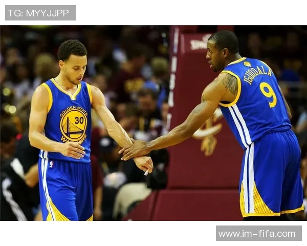 张佳玮分析勇士战术转变与巴特勒的多面手能力